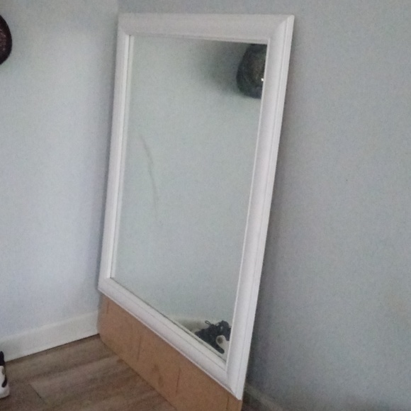 Mirro - Picture 1 of 1